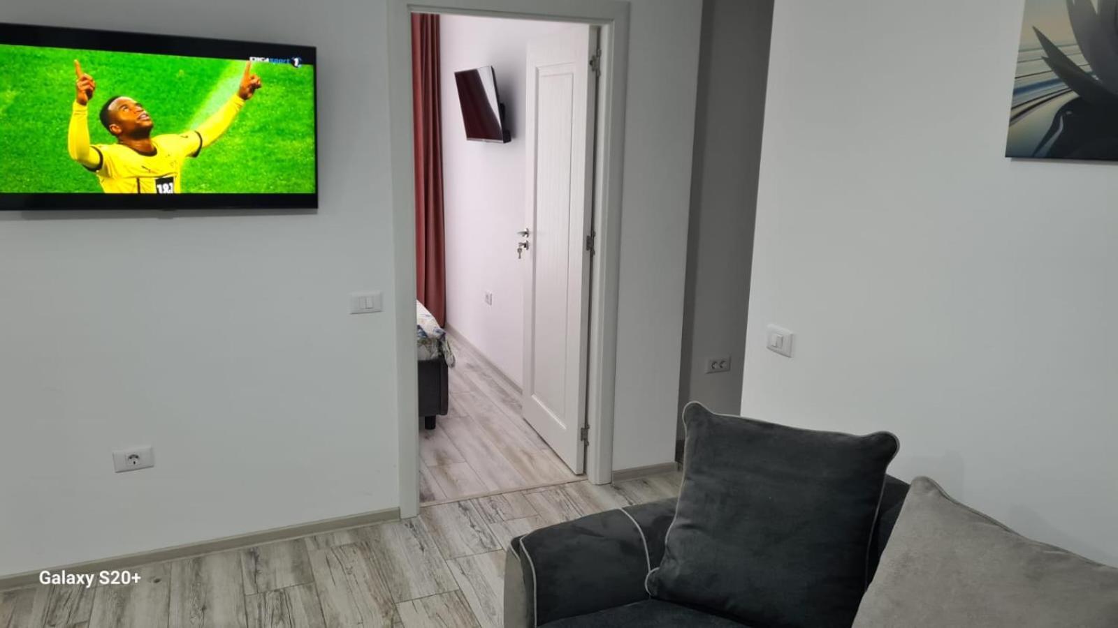 Apartament David รึมนิคูวัลเจีย ภายนอก รูปภาพ