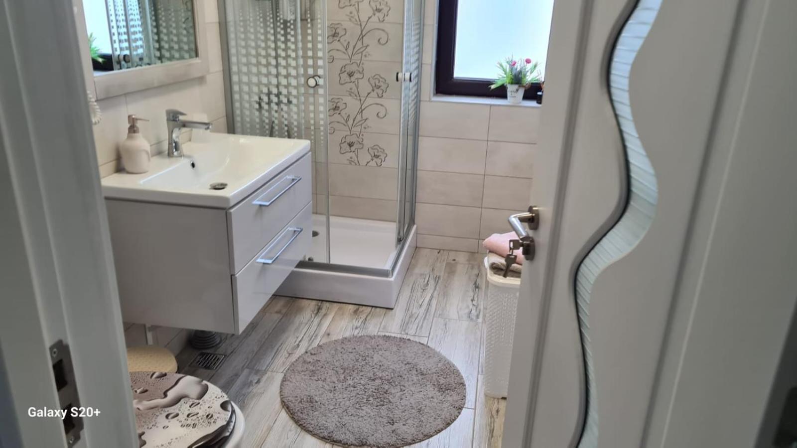 Apartament David รึมนิคูวัลเจีย ภายนอก รูปภาพ